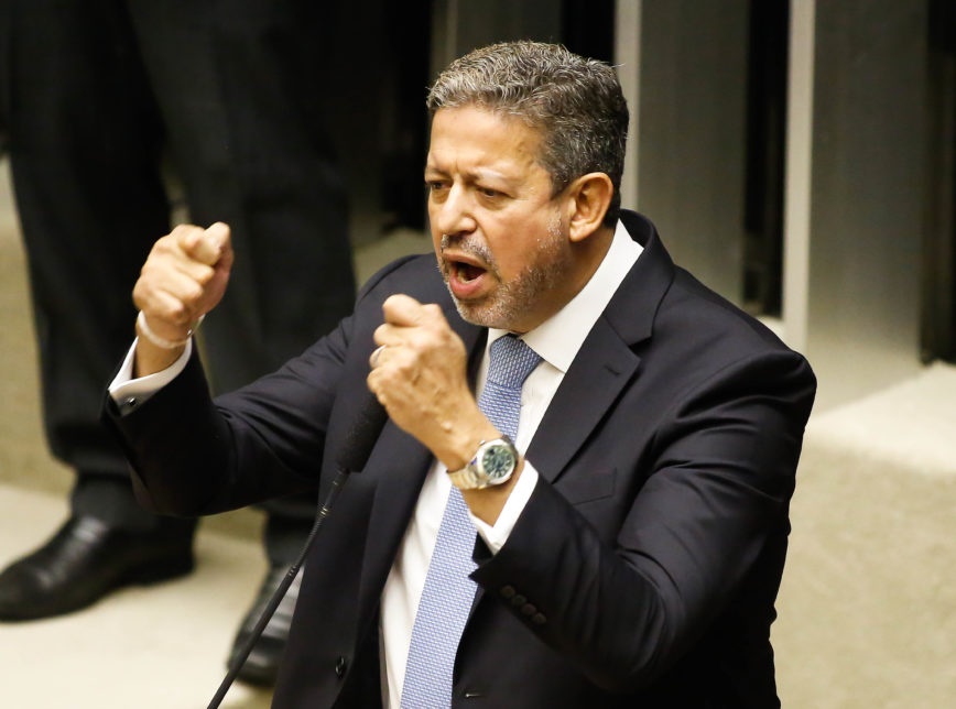 Lira quer “opinião majoritária” da Câmara para resolver prisão de deputado