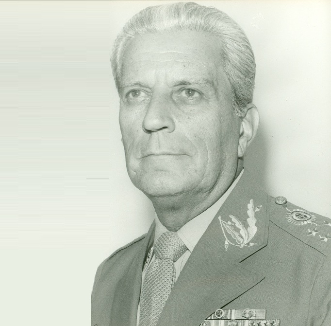MEMÓRIA – “O Exército nunca foi um intruso na História do Brasil”, diz general Leônidas, ministro da Guerra da transição da ditadura para o que chamam de democracia