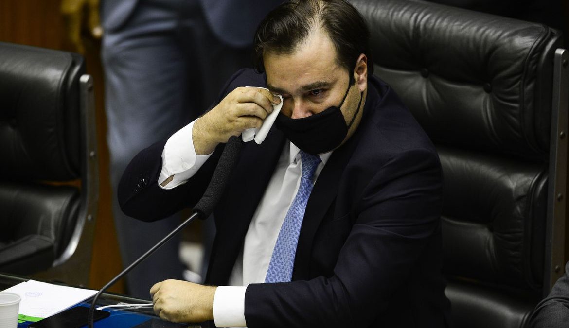 Emocionado, Rodrigo Maia se despede da presidência da Câmara