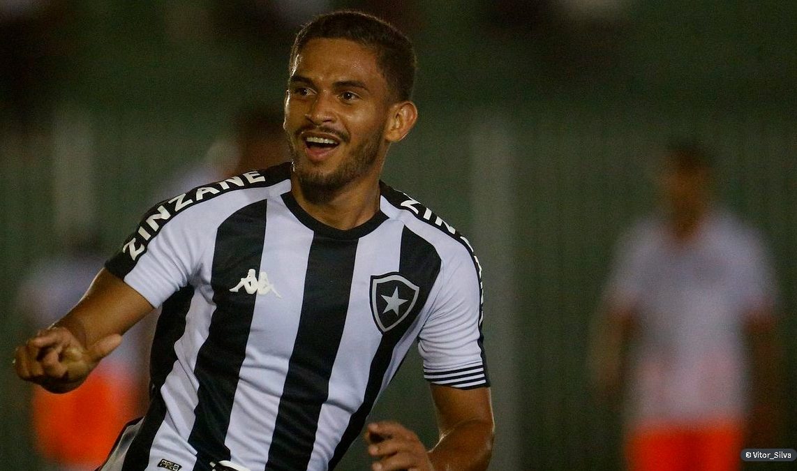 Botafogo vira no fim e segue na luta pela semifinal do Cariocão