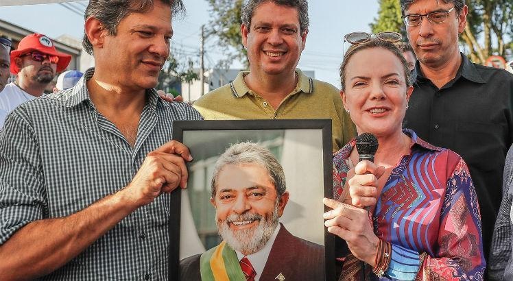 Lula, Gleisi e Haddad vão viajar o país e buscar diálogo com setores do MDB