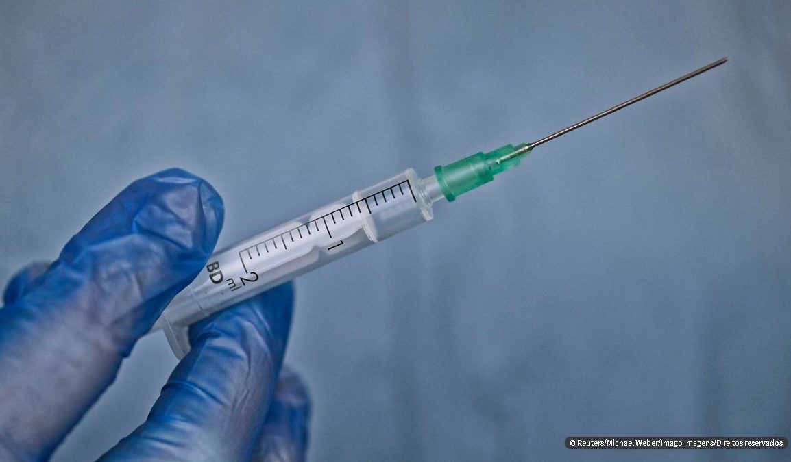 Saúde autoriza liberação de estoque de vacinas para primeira dose