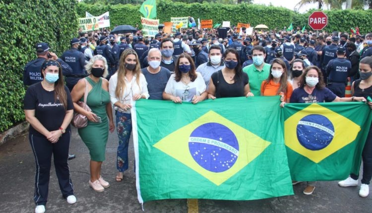 Bolsonaro endossa vídeo com manifestações contra governador do DF