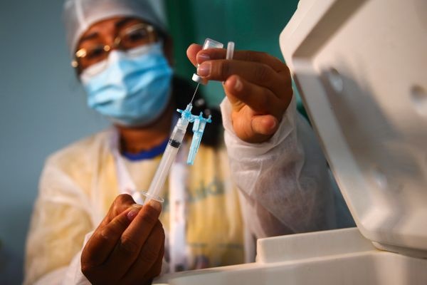 Governadores fazem apelo a Bolsonaro por compra de mais vacinas