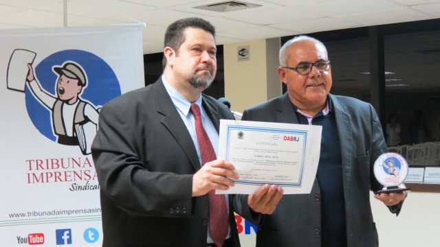Em função das boas práticas sindicais, Eusébio Luis Pinto Neto recebeu em 2017 o Prêmio em Defesa da Liberdade de Imprensa, Movimento Sindical e Terceiro Setor, parceria do jornal Tribuna da Imprensa Livre com a OAB-RJ (Divulgação/Tribuna da Imprensa Livre)