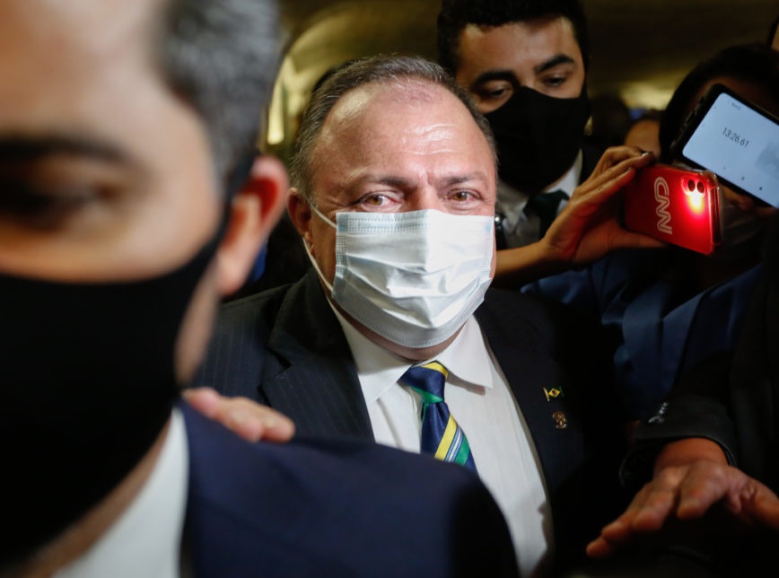 Pazuello passa mal e depoimento à CPI é suspenso; Renan Calheiros diz que ex-ministro mentiu