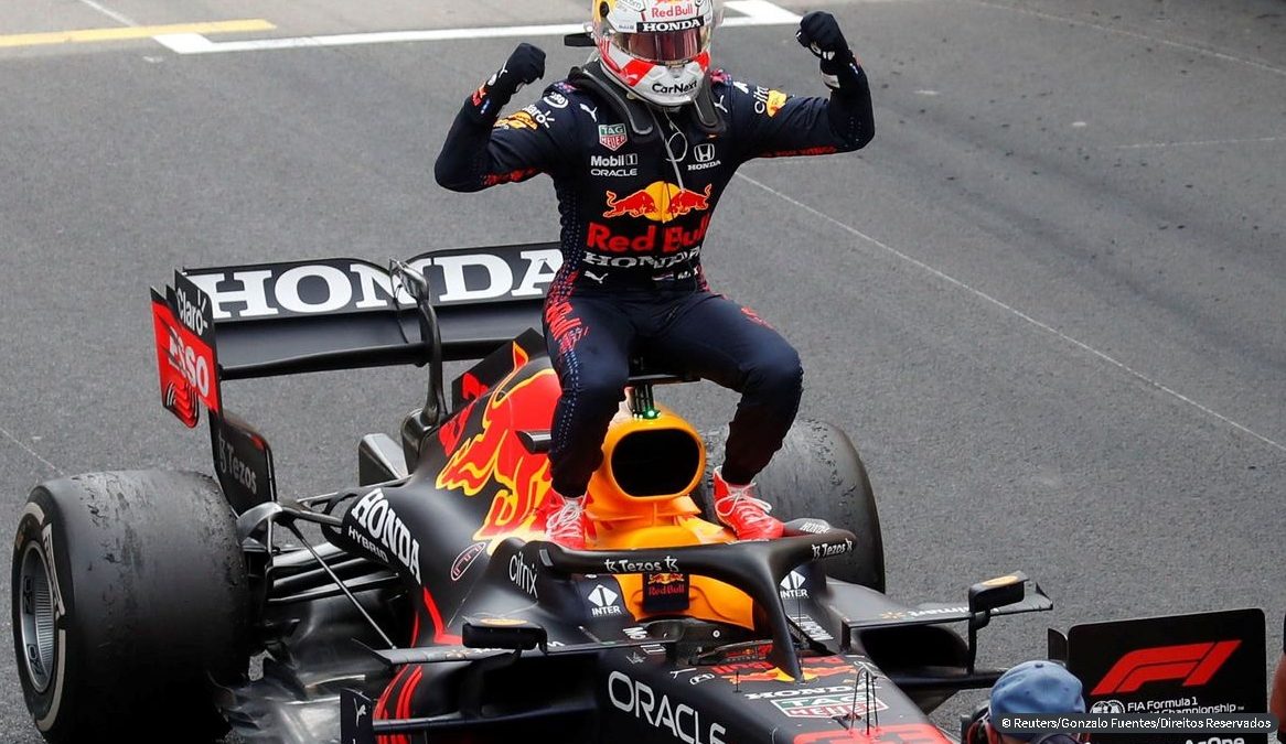 Verstappen vence em Mônaco e supera Hamilton no Mundial de Fórmula 1; Max Mosley morre aos 81 anos