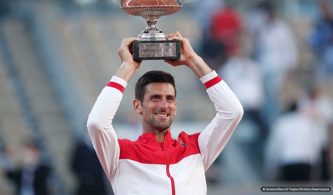 Djokovic vence Tsitsipas e é campeão de Roland Garros