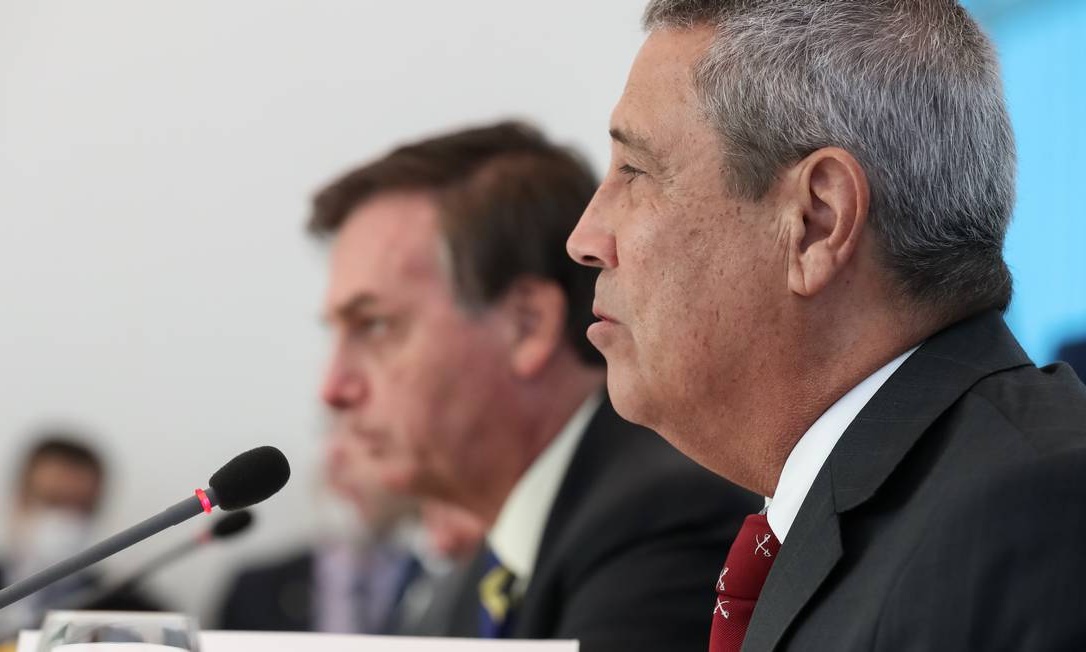 Estratégia de Bolsonaro faz o Exército dominar Defesa e gera desequilíbrio nas Forças Armadas