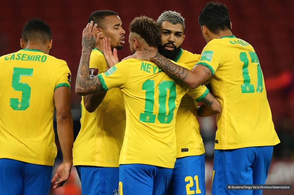 Brasil vence marcação do Equador e dispara na ponta das Eliminatórias