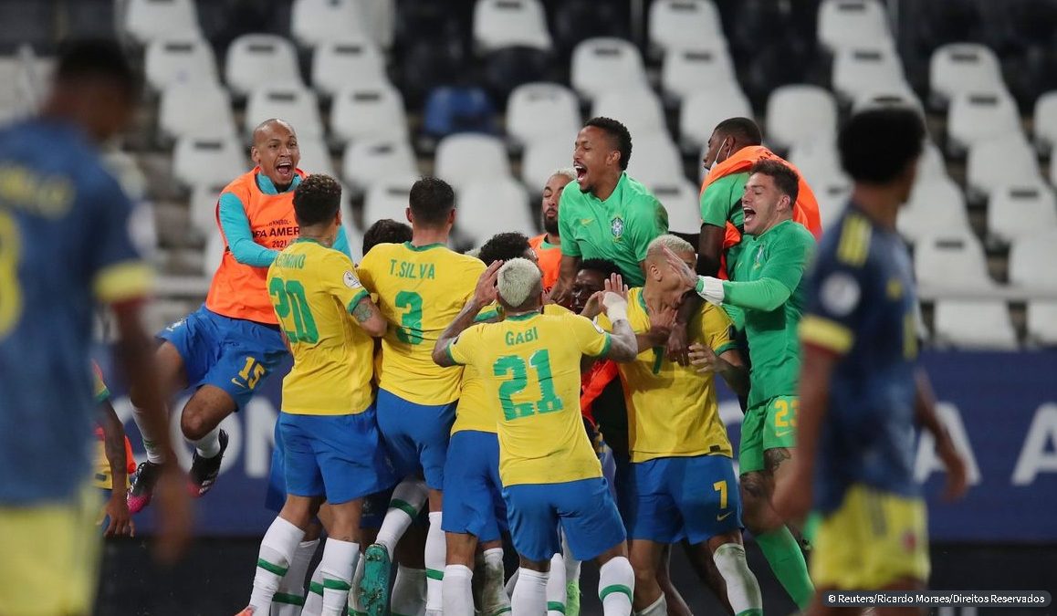 Copa América: Brasil vence Colômbia no fim em duelo com gol polêmico