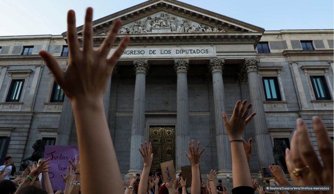 Espanha diz que sexo não consensual é estupro e endurece leis
