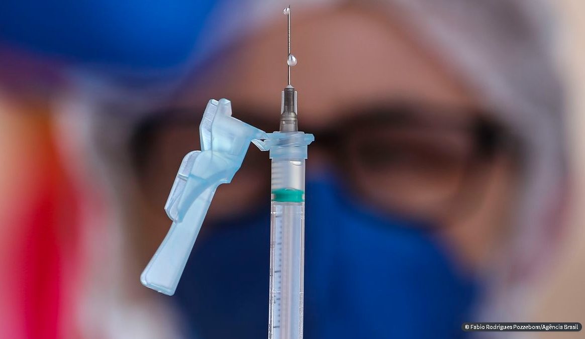 Covid-19: MP investiga pessoas que tomaram até quatro doses de vacina