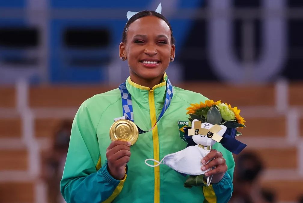 É OURO! Rebeca Andrade é 1ª brasileira a ganhar duas medalhas em uma única edição das Olimpíadas