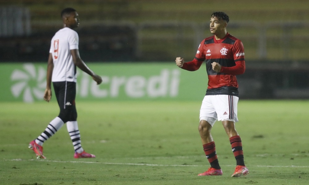 Flamengo goleia o Vasco na volta e fica com o título do Brasileiro sub-17