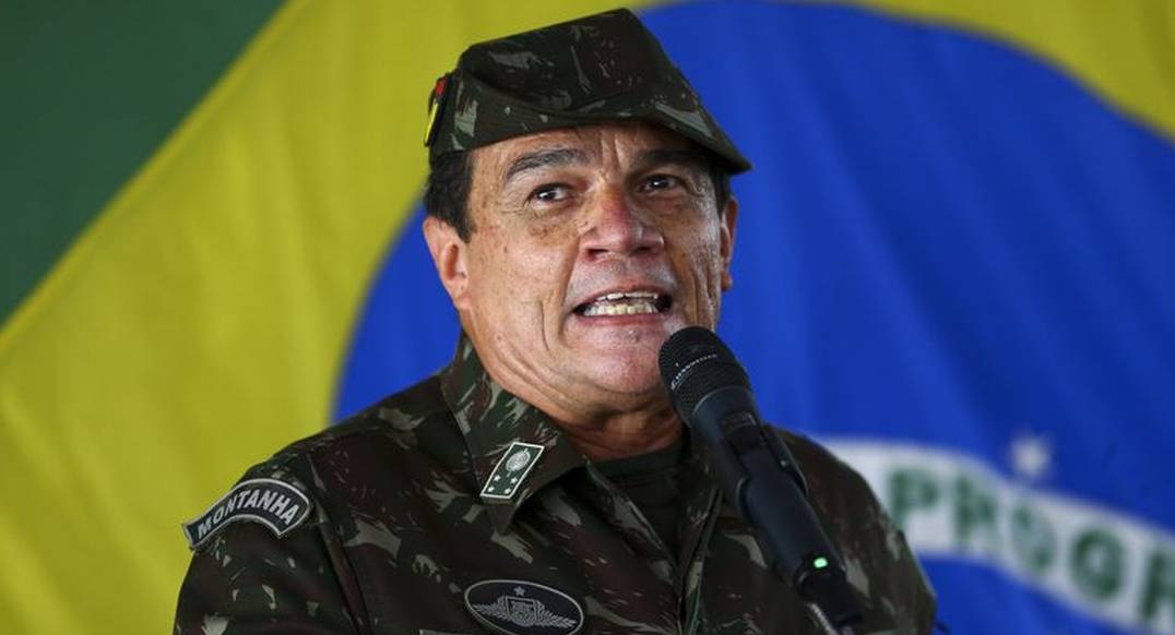 Exército contesta Bolsonaro e manda militar se vacinar, usar máscara e não divulgar fake news
