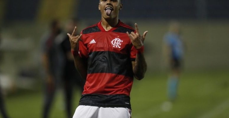 Mateusão marcou 3 nos 10 a 0 do Flamengo. (Gilvan de Souza/CRF)