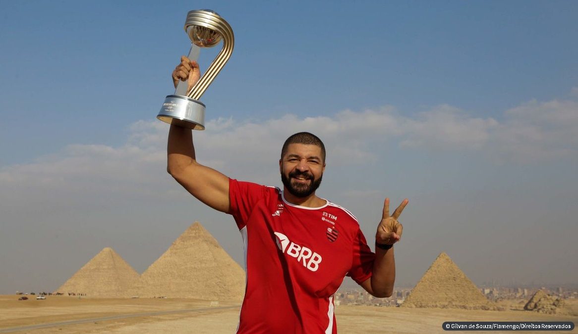 Olivinha faz história no Flamengo como bicampeão mundial de basquete