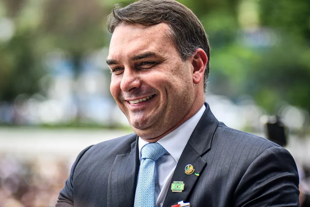 Surgem novas provas de que Flávio Bolsonaro mobilizou Receita contra caso da ‘rachadinha’