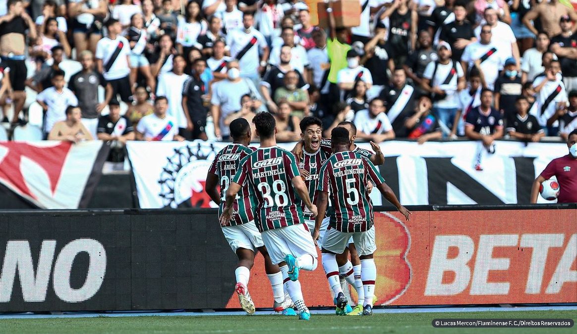 Com time reserva, Fluminense supera Vasco e mantém liderança