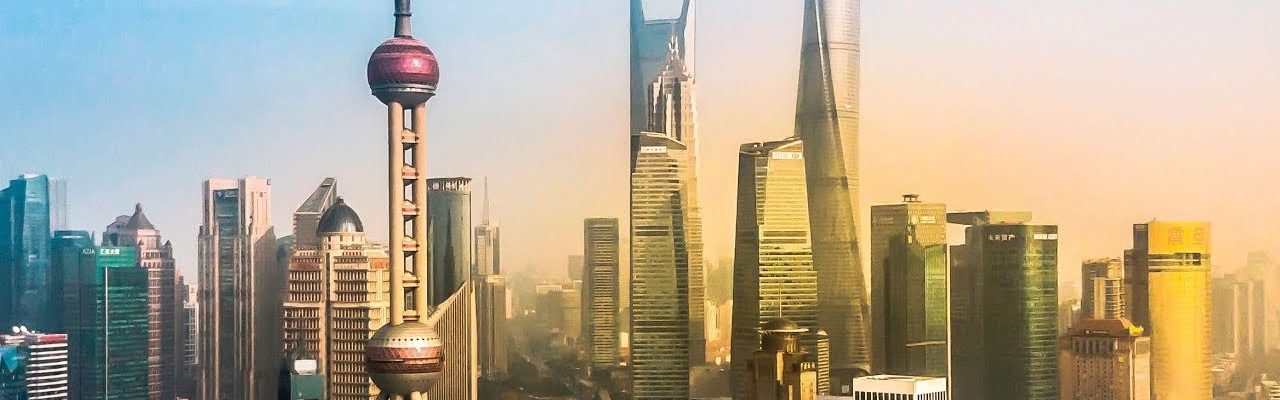 Moderno distrito de Pudong, o centro financeiro de Xangai, epicentro comercial da China. País se converte na potência mundial do século XXI. (Divulgação)