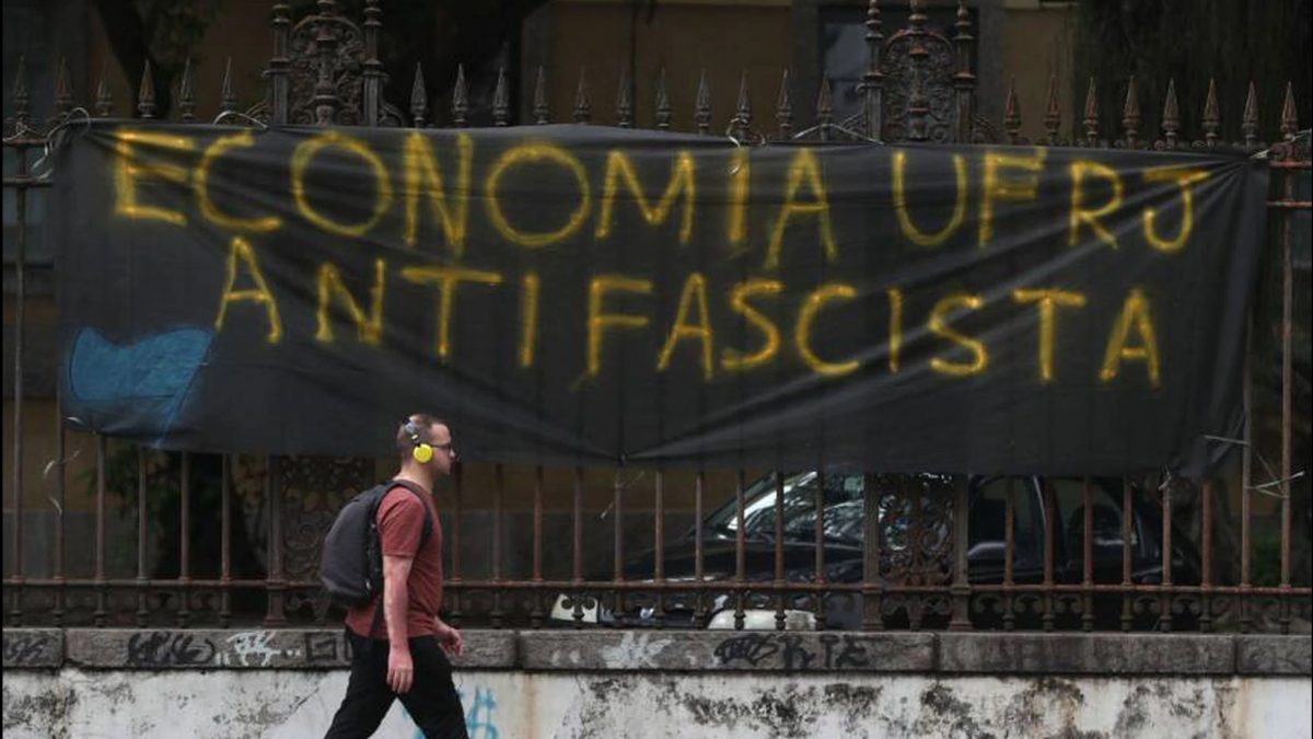 O avanço fascista e o combate do nosso tempo – por Roberto Amaral
