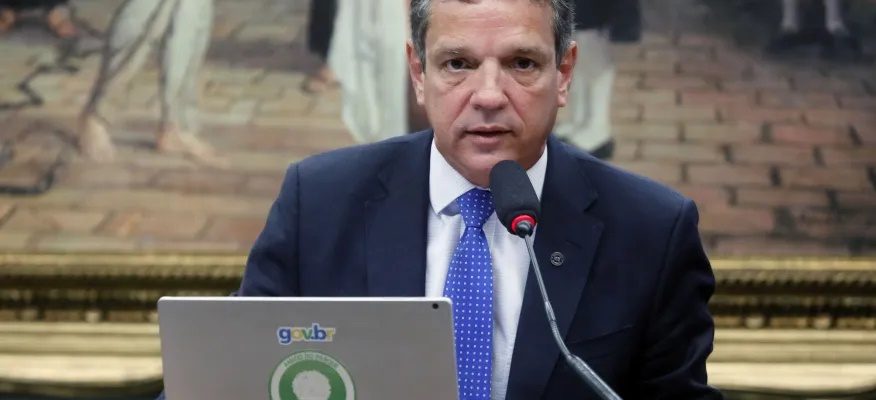 Caio Mário Paes de Andrade durante audiência pública para discutir a admissibilidade da PEC 32/2020, em 26 de abril de 2021. (Michel Jesus/Câmara dos Deputados)