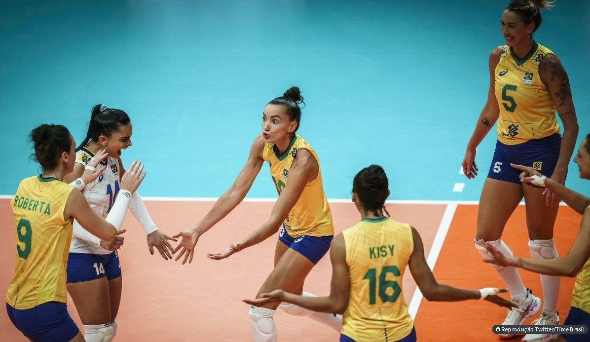 Brasil bate Itália e fica a um jogo do inédito título mundial de vôlei