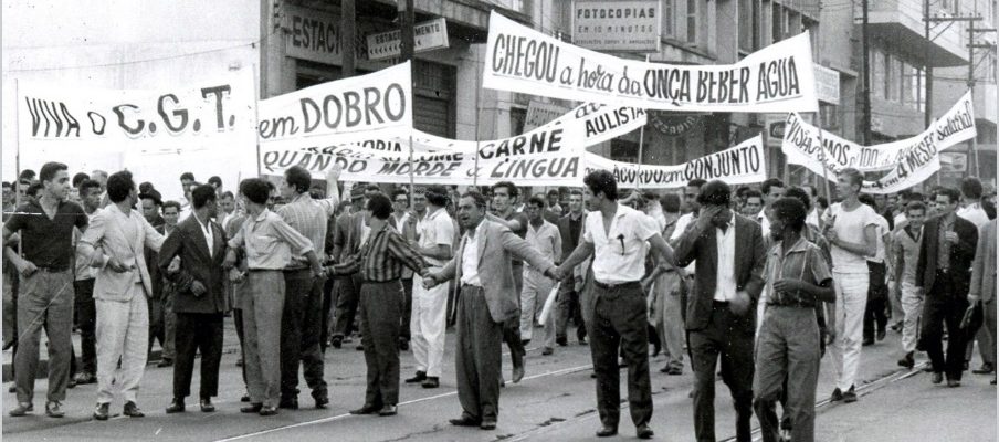 Em outubro de 1963 uma greve geral em São Paulo, paralisou quatorze categorias abrangendo 700 mil trabalhadores, foi a chamada “Greve dos Setecentos Mil”. (Reprodução)