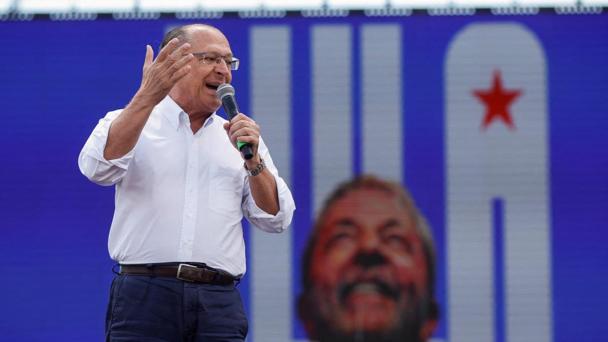 Bolsonaro pede que Alckmin ‘nos livre do comunismo’. E Deus nos livrou de Bolsonaro! – por Emanuel Cancella