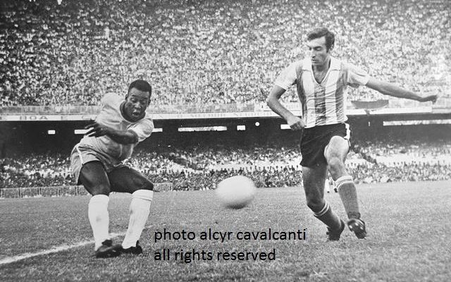 Edson Arantes do Nascimento, mais conhecido como Pelé, o "Rei do Futebol", é amplamente considerado como o maior atleta de todos os tempos. (Fotos: Alcyr Cavalcanti)