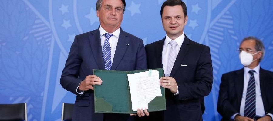 Jair Bolsonaro e Anderson Torres. Defesa pede para que documento não seja incluído em ação.  (Agência Brasil)