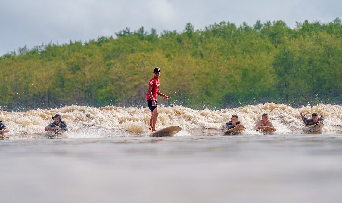 MARACÁ TURISMO leva surfistas de Santa Catarina para surfar a Pororoca no Maranhão