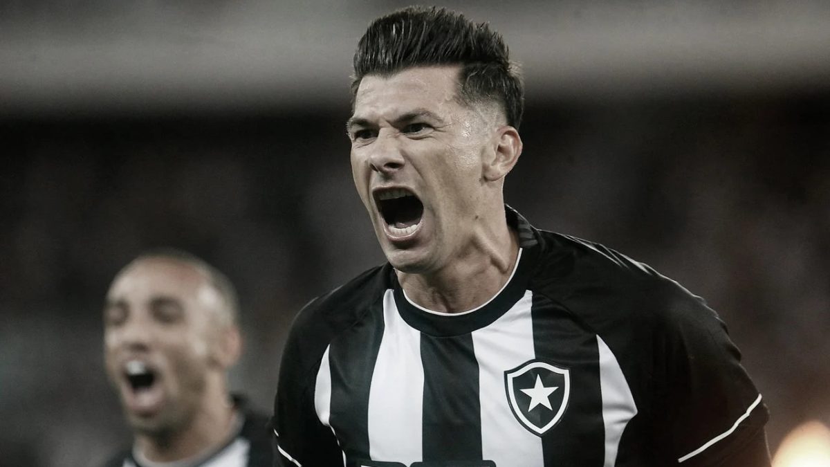 Botafogo bate Fluminense e se mantém na ponta do Brasileirão