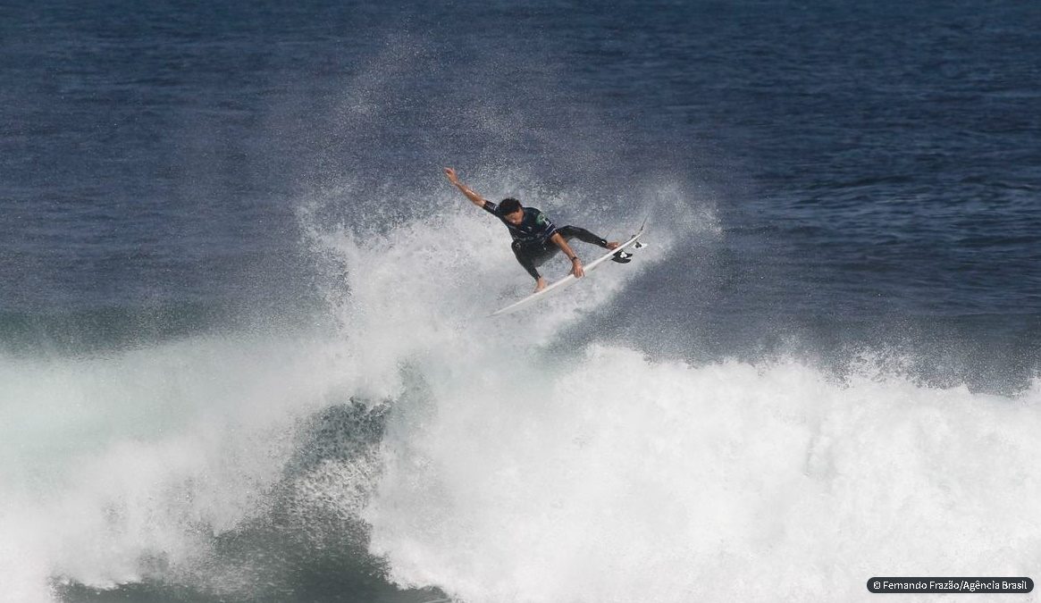 Yago Dora vence etapa de Saquarema do circuito mundial de surfe