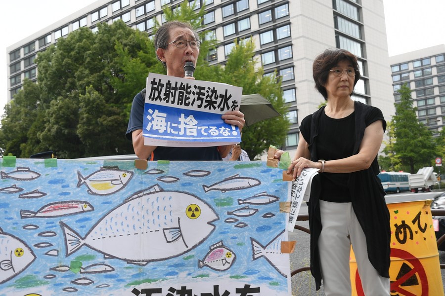 Especialistas alertam para a falta de transparência do plano do Japão em despejar material radioativo no oceano Pacífico