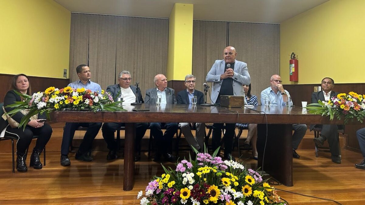 Frentistas do Brasil recebem homenagem em evento na ABI