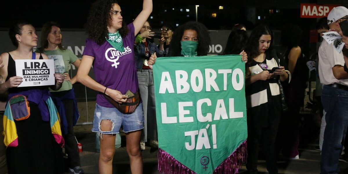 O corpo da mulher como objeto da luta política obscurantista – por Jeferson Miola