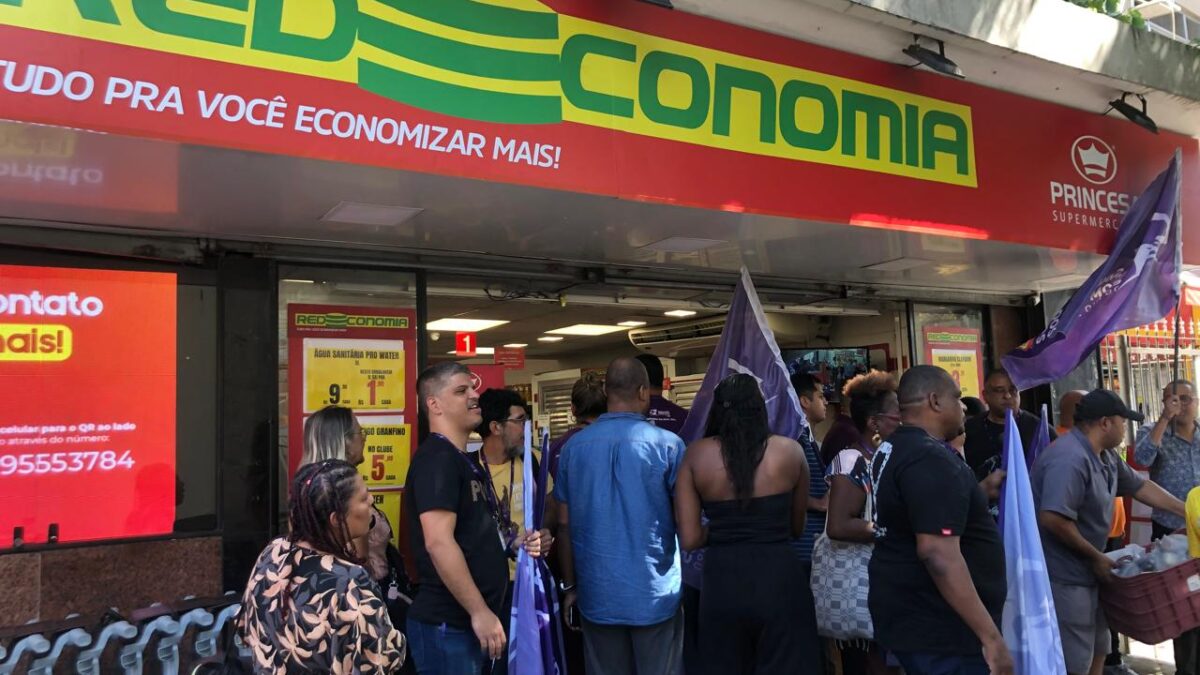 Sindicato dos Comerciários do Rio protesta contra demissão de funcionária que foi eleita diretora da entidade – por Daniel Mazola