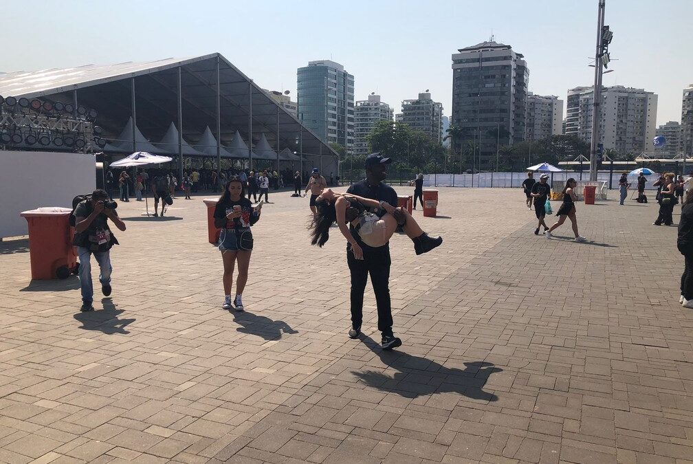 Rock in Rio a Festa das Mãos de Trabalhadores! – por Rogéria Cardeal